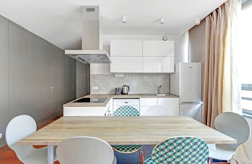 Quartier de la Chapelle Apartment | A Modern 3-BR/2BA with Parking at La Chapelle