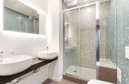 Quartier de la Chapelle Apartment | A Modern 3-BR/2BA with Parking at La Chapelle