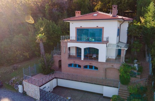 Obrs Villa | A modern, beachfront villa in Kvarner Bay