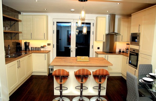 Mayesbrook House | A Modern, Comfy Newly Remodeled 2bd House