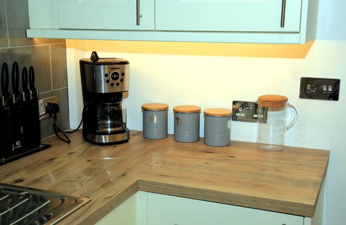 Mayesbrook House | A Modern, Comfy Newly Remodeled 2bd House