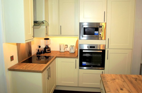 Mayesbrook House | A Modern, Comfy Newly Remodeled 2bd House