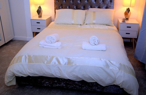 Mayesbrook House | A Modern, Comfy Newly Remodeled 2bd House