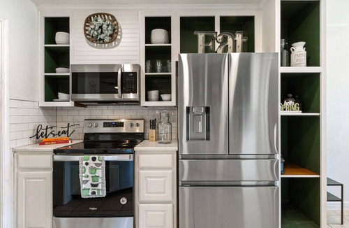 Lorena House | A modern country retreat 18 minutes from The Silos.