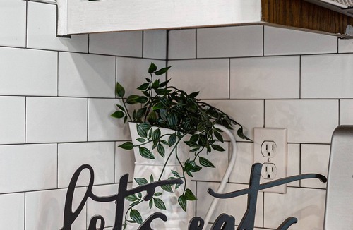 Lorena House | A modern country retreat 18 minutes from The Silos.
