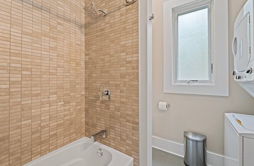 Ithaca House | A Modern Lakeview Retreat