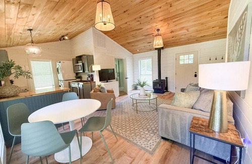 Newnata Cabin | A Modern Retreat in the Woods with Firepit