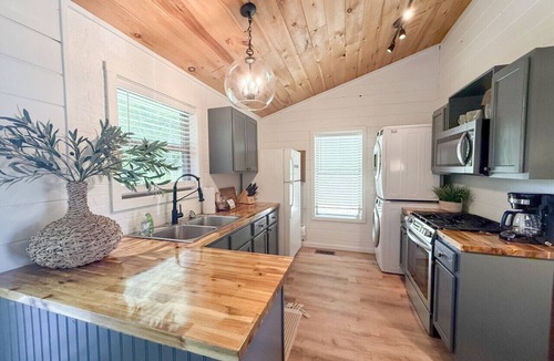 Newnata Cabin | A Modern Retreat in the Woods with Firepit