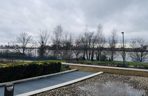 Greenwich Apartment | A Modern Riverside Apartment