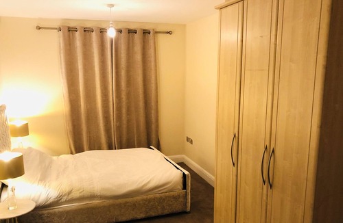 Greenwich Apartment | A Modern Riverside Apartment