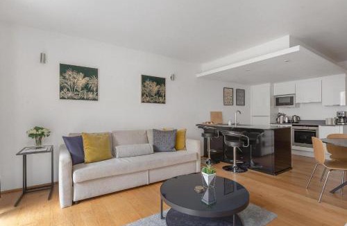 North Kensington House | A modern two bedroom flat with private parking