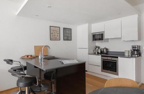 North Kensington House | A modern two bedroom flat with private parking