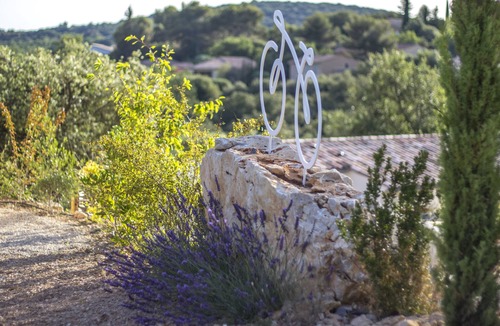 Mollans-sur-Ouveze Villa | A mont nos hôtes 2