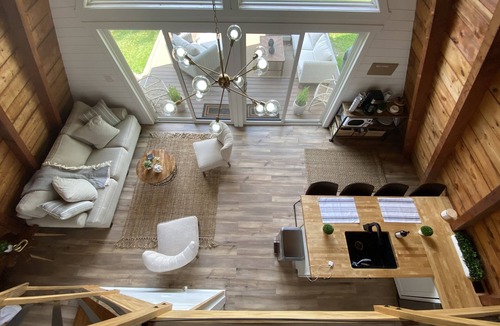 Six Lakes Ski Chalet | A MontCalm Experience