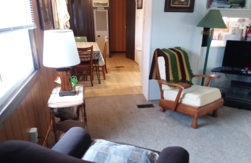 Morris House | A mountain view! Quaint and quiet!