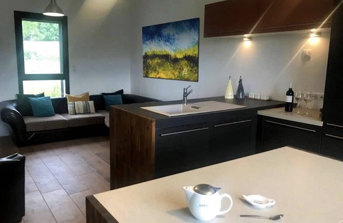 Aragon Cottage | A nature lovers retreat - private hot tub and pool
