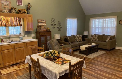 Cosby House | A Nature's Delight - 3 Bedrooms, 2 Baths, Sleeps 6 cabin