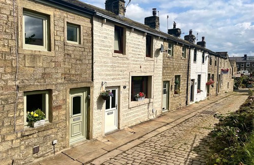 Barnoldswick Cottage | A newly refurbished cosy cottage.