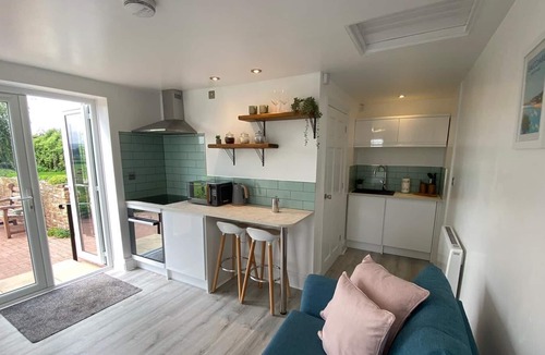 Newent Apartment | A newly Renovated and Exclusive Studio