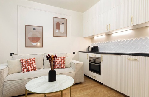 Quartier du Faubourg-Montmartre Apartment | A Nice 1-BR in Opera /Lafayette