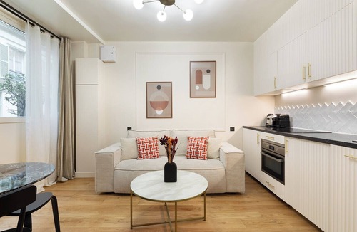 Quartier du Faubourg-Montmartre Apartment | A Nice 1-BR in Opera /Lafayette