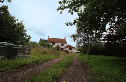 Thornbury Apartment | A nicely presented friendly comfortable ECO cottage