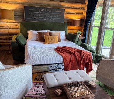 Shelbyville House | A Novel Stay 3 bed 2 bath log cabin in Shelbyville, IL