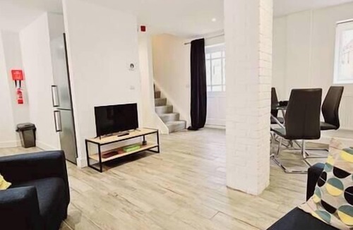 Farnham Apartment | A one bedroom duplex apartment