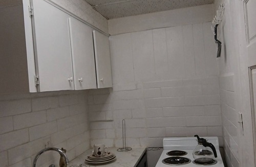 Hyde Park House | A One Room Studio in a Quiet & Convenient Location