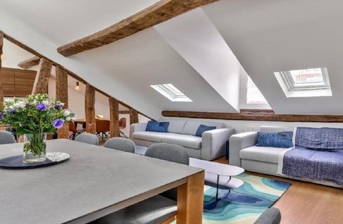 Quartier de la Porte-Saint-Denis Apartment | A paradise for food lovers- An essence of French gastronomy in Montrogueil