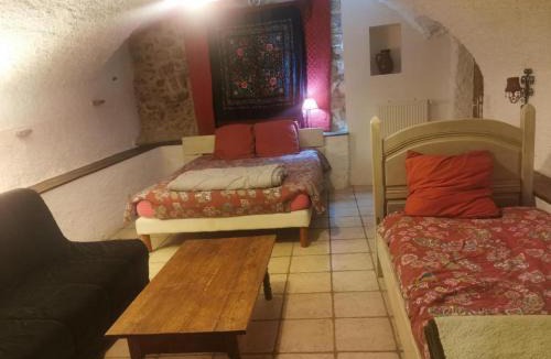 Eygluy-Escoulin House | A pas d'âne