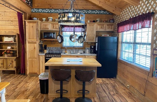 Vanderpool Cabin | A Peace of Heaven LOG Cabins & RV- Cabin #3