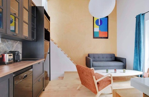 Quartier des Grandes-Carrieres Apartment | A Peaceful 2-BR/2BA in Montmartre