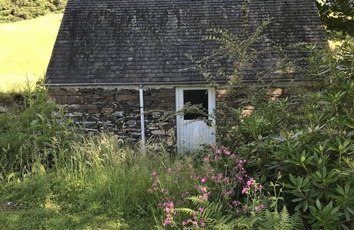 Lochgilphead Apartment | A peaceful cottage set on a private drive.