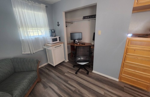 Graham House | A peaceful, quiet retreat in Elm Creek Cove