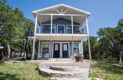 Bandera House | A Peaceful Stay at Serene Shores!