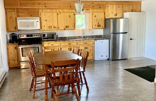 Degelis Cabin | A Peaceful Waterfront Escape - La Perle du Lac