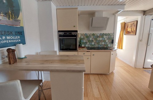 Vindebæk House | A pearl on the sea close to the sandy beach and the shore.