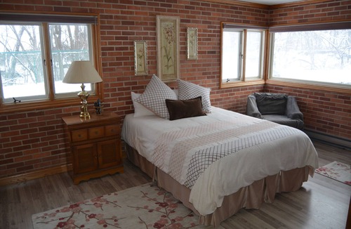 New Ulm House | A-Peeling Acres Orchard, relax on a small working orchard