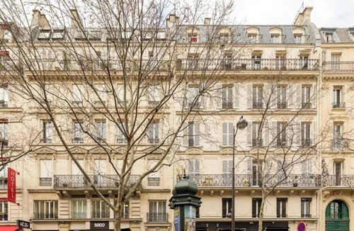 Saint-Merri Apartment | A PERFECT BLEND OF HISTORIC CHARM AND MODERN LUXURY BETWEEN NOTRE DAME & LOUVRE