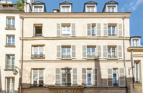 3rd Arrondissement Apartment | A PERFECT BLEND OF MODERN COMFORT & AUTHENTIC PARISIAN CHARM – 200 SQM -MARAIS