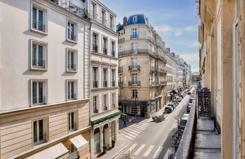 Faubourg-du-Roule Apartment | A PERFECT COMBINATION OF PARISIAN CHARM & MODERN COMFORT – CHAMPS ELYSEES