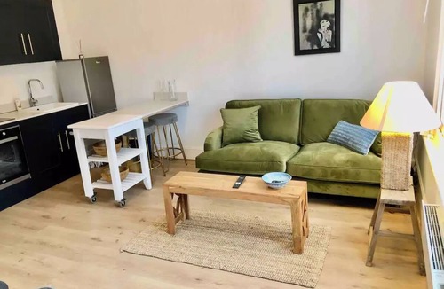 Royal Tunbridge Wells Apartment | A Perfectly located, bright, modern Victorian Flat, recently refurbished.