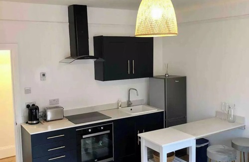 Royal Tunbridge Wells Apartment | A Perfectly located, bright, modern Victorian Flat, recently refurbished.