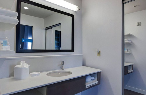 Wichita House | A Perfect Intimate Retreat w/ a Touch of Luxury