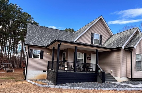 Clarksville House | A Perfect Lake Getaway! Large private dock, covered slip, calm creek, game room!