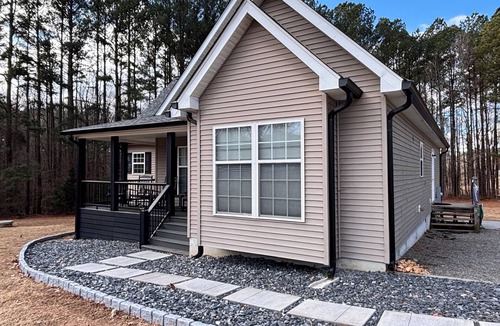 Clarksville House | A Perfect Lake Getaway! Large private dock, covered slip, calm creek, game room!