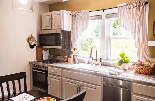 Abingdon Cottage | A perfect romantic getaway! n