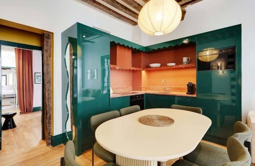 Quartier de la Monnaie Apartment | A Picturesque 2-BR/2-BA w. Services in St-Germain