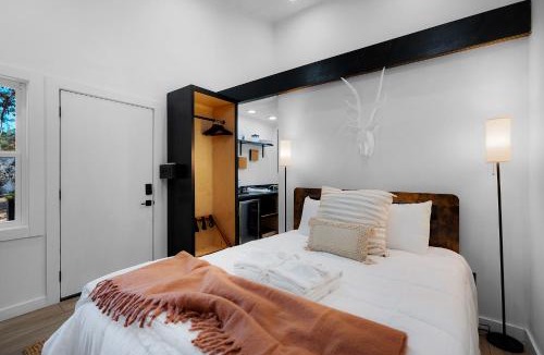 Cashes Valley House | A Place & Time